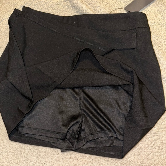 Lulu's Black Asymmetrical Skort Size S - Picture 3 of 6